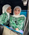 Nagita Slavina nostalgia masa SMA dengan sang sahabat, Putri Zulkifli Hasan [@raffinagita1717]