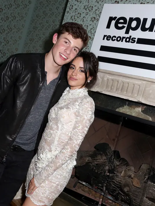 Musim panas lalu, Shawn Mendes dan Camila Cabello bersamaan menjadi pembuka saat tur Austin Mahone. Pada saat itu masing-masing penyanyi ini telah merilis album mereka dan mencetak ‘chart-topping single’. (AFP/Bintang.com)