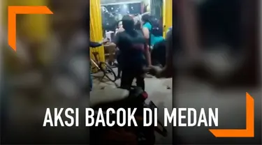 Insiden mengerikan terjadi dimana seorang penjaga warnet dibacok menggunakan parang oleh pedagang gorengan di Medan.