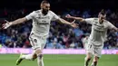 Striker Real Madrid, Karim Benzema, merayakan gol yang dicetaknya ke gawang Huesca pada laga La Liga Spanyol di Stadion Santiago Bernabeu, Madrid, Minggu (31/3). Madrid menang 3-2 atas Huesca. (AFP/Javier Soriano)