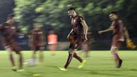 Pemain Persija Jakarta, Marko Simic, berlari saat latihan di Lapangan Sutasoma Halim, Jakarta, Jumat (10/5). Latihan ini merupakan persiapan jelang laga Liga 1 Indonesia 2019. (Bola.com/Yoppy Renato)