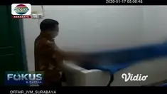 Kecelakaan bermula saat mobil angkot jurusan Tuban-Bulu tersebut melaju dari arah Tuban menuju Bulu. Sesampainya di lokasi kejadian, mobil angkot berusaha menyalip truk trailer dari kiri. Naas, saat menyalip, truk menyerempet sebuah truk trailer lain...