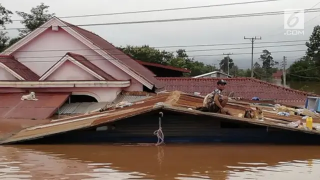 Sebuah bendungan di Laos jebol pada Senin malam, 23 Juli 2018 waktu setempat dan mengakibatkan banjir bandang. Regu penyelamat dikabarkan terus berupaya mencari korban yang terjebak.