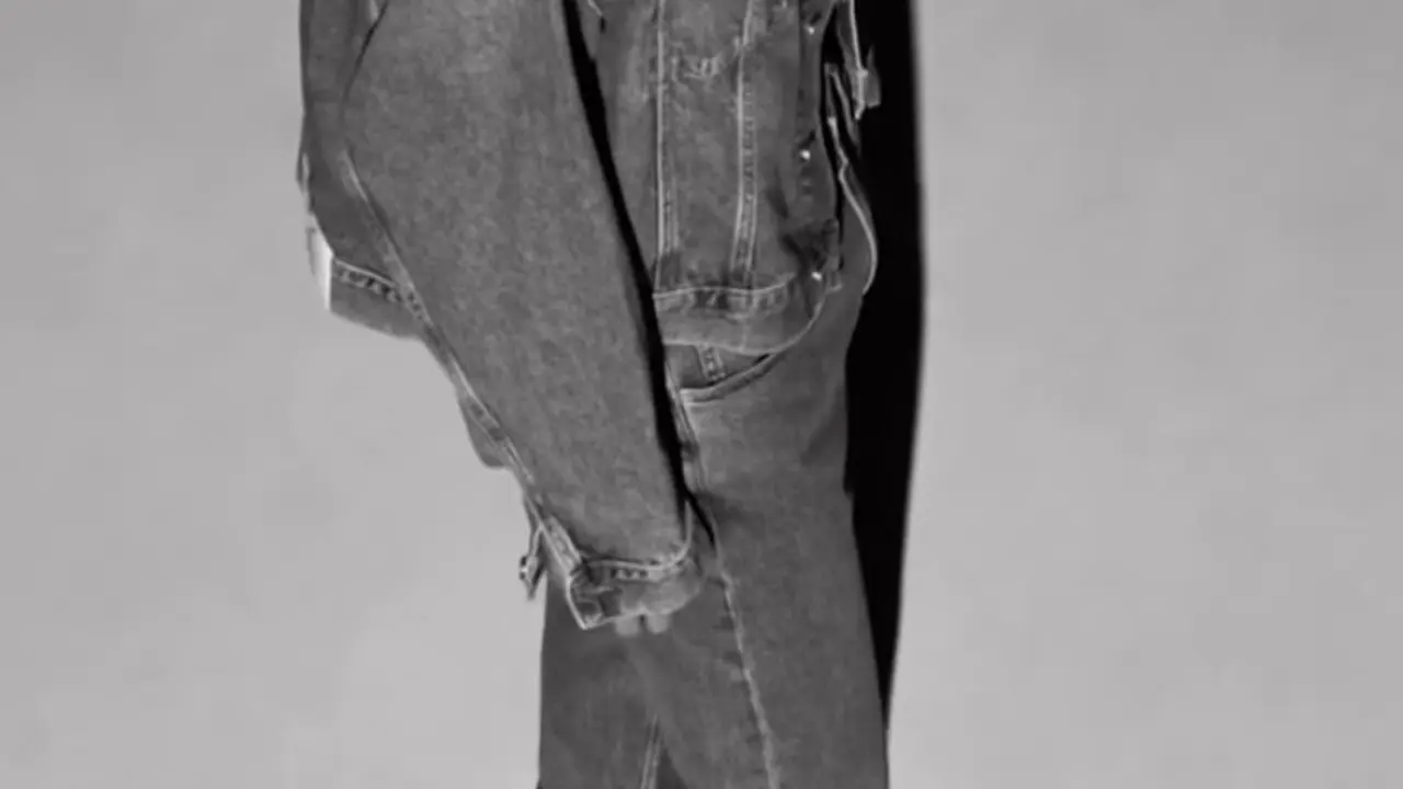 Potret Jungkook BTS  Bersama Calvin Klein, credit: Instagram @calvinklein