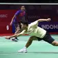 Pebulu tangkis tunggal putra Indonesia, Anthony Sinisuka Ginting (kanan) dan Chico Aurta Dwi Wardoyo melakukan latihan menjelang Indonesia Open 2023 di Istora Senayan, Jakarta, Senin (12/06/2023). Turnamen BWF Super 1000 tersebut diikuti oleh 268 atlet dari 20 negara yang berlangsung pada 13-18 Juni 2023. (Bola.com/Bagaskara Lazuardi)