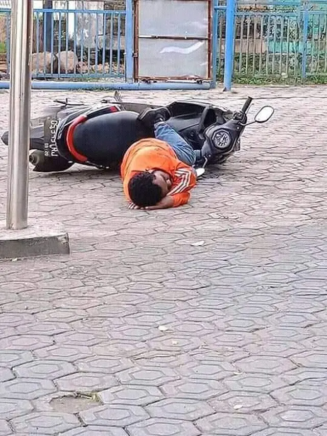 8 Kelakuan Orang Tidur Tak Tahu Tempat, Bikin Ketawa Ngakak