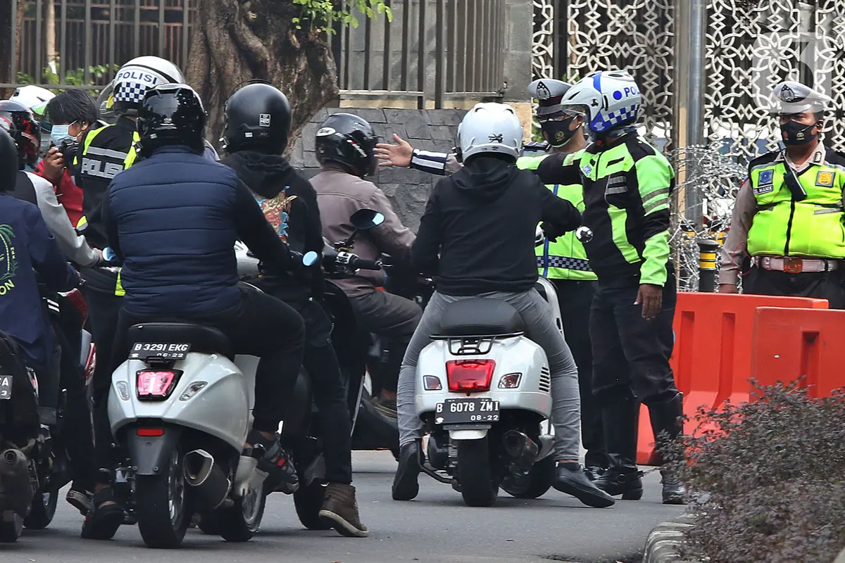 Razia Motor Berknalpot Bising di Kawasan Monas