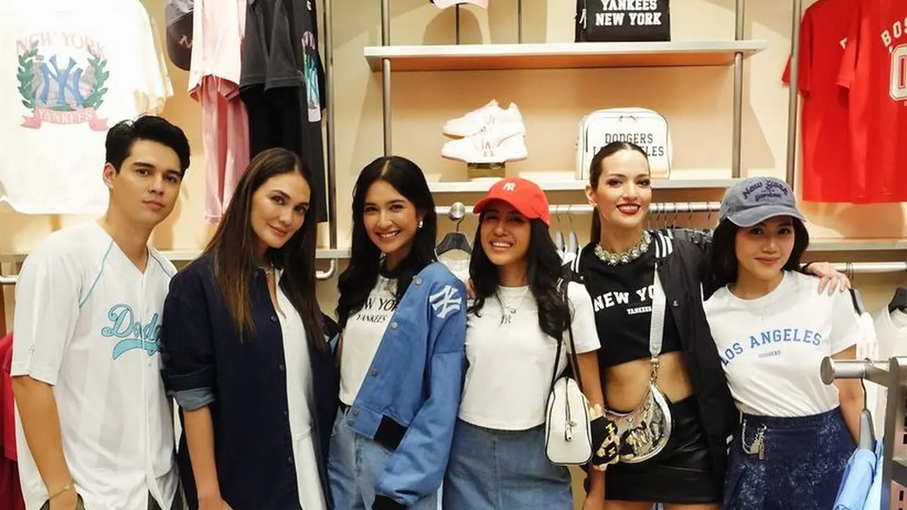 Gaya Artis Tanah Air Tampil Sporty Look Kenakan Brand Korea Selatan