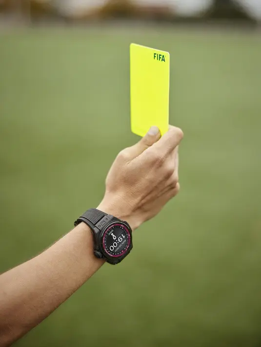 Jika gol dicetak, arloji ini akan menampilkan animasi dan memunculkan nama pemain. Hal yang sama terjadi jika ada kartu kuning, merah atau penalti.