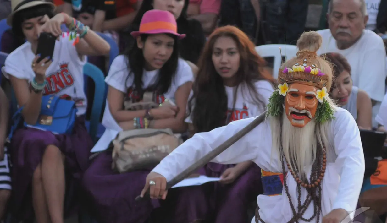 Tari Kecak sendiri mulai populer di mancanegara sejak tahun 1970'an ketika Wayan Limbak berkeliling dunia untuk mempromosikan tari ini, Bali (31/8/2014) (Liputan6.com/Herman Zakaria)