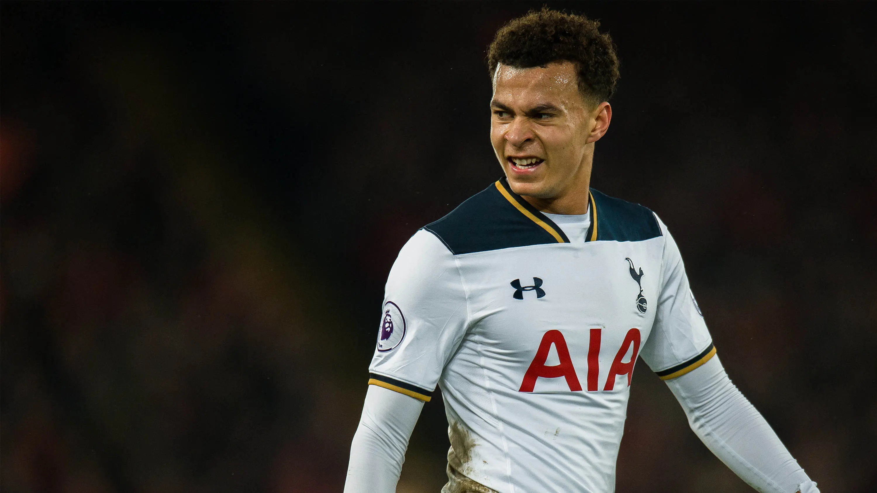 Gelandang Tottenham, Dele Alli, saat tampil melawan Liverpool pada laga Premier League di Stadion Anfield, Liverpool, Sabtu (11/4/2017). (EPA/Peter Powell)