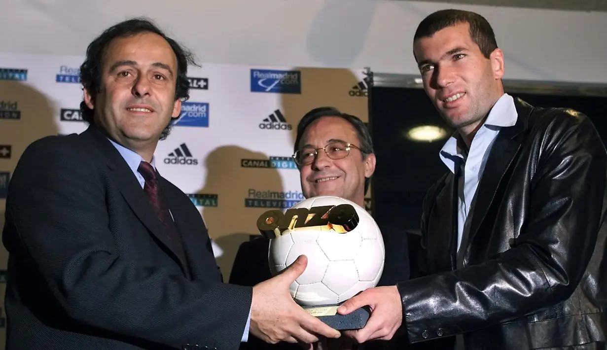 Secara individu, pemain kelahiran Marseille ini pernah meraih gelar Pemain Terbaik Dunia FIFA sebanyak tiga kali, Ballon dÓr pada tahun 1998 serta dia sempat memegang rekor sebagai pemain termahal di dunia saat ditransfer dari Juventus ke Real Madrid pada musim 2001-2002. (Foto: AFP/Christophe Simo)