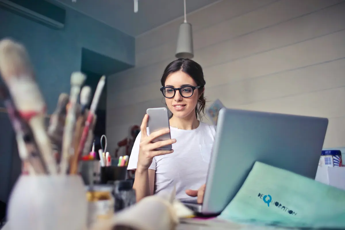 Perempuan kini semakin mendominasi sektor e-commerce.
