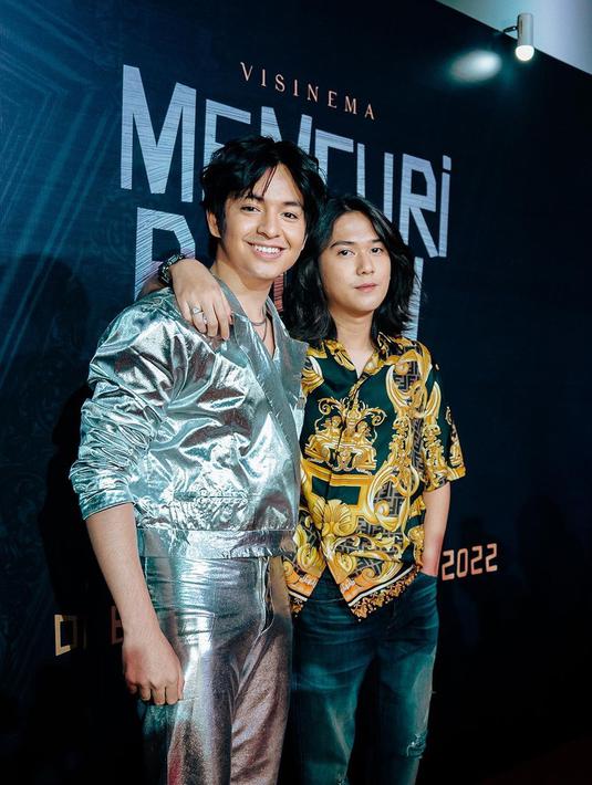 Penampilan Iqbaal Ramadhan sukses mencuri perhatian warganet di saat dirinya menghadiri acara peluncuran film terbarunya yang berjudul Mencuri Raden Saleh. (FOTO: instagram.com/mencuriradensalehfilm)