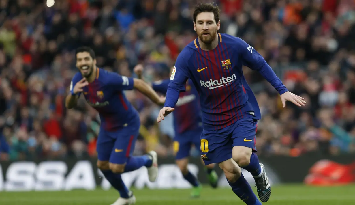 Gelandang Barcelona, Lionel Messi, merayakan gol yang dicetaknya ke gawang Atletico Madrid pada laga La Liga Spanyol di Stadion Camp Nou, Barcelona, Minggu (4/3/2018). Barcelona menang 1-0 atas Atletico. (AFP/Pau Barrena)