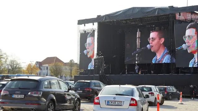 Pandemi Belum Usai, Negara Ini Gelar Konser Berkonsep Social Distancing