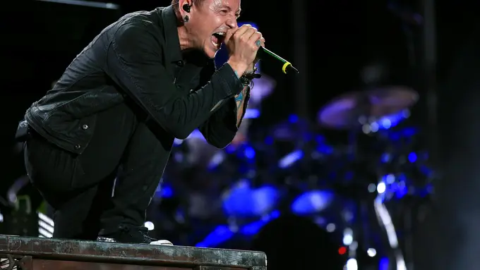 [Bintang] Chester Bennington dan Para Vokalis yang Meninggal Bunuh Diri
