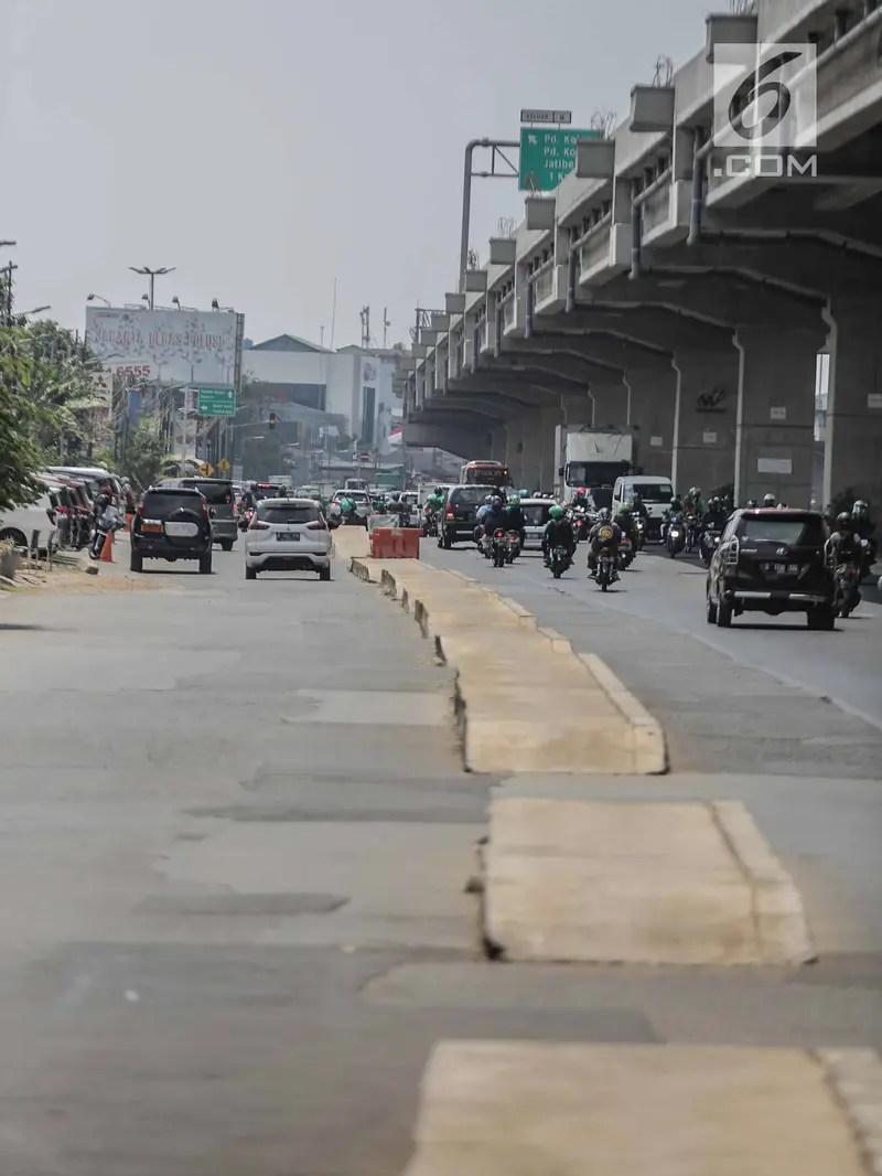 Trotoar di Tengah Jalan Kalimalang