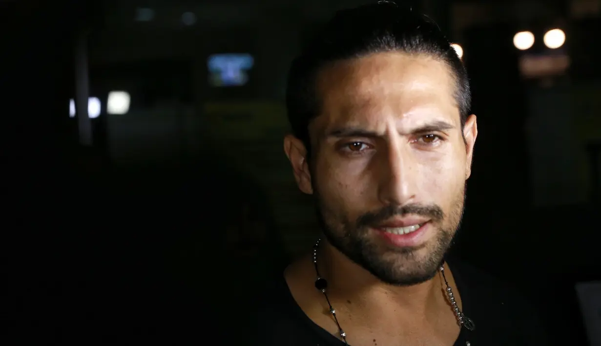 Saat masih bisa berbincang dengan mantan istrinya, lantas apa yang dibicarakan oleh Gaston dan mantan istri. Meski tidak banyak bicara, ia mengaku hanya bicara soal makanan. (Adrian Putra/Bintang.com)