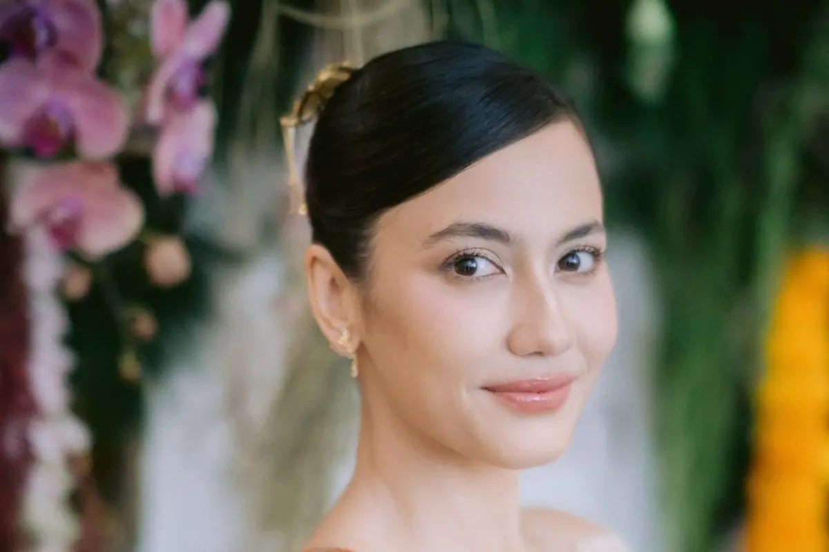 Potret Tampilan Pevita Pearce dalam Balutan Kebaya saat Lamaran yang Baru Terungkap