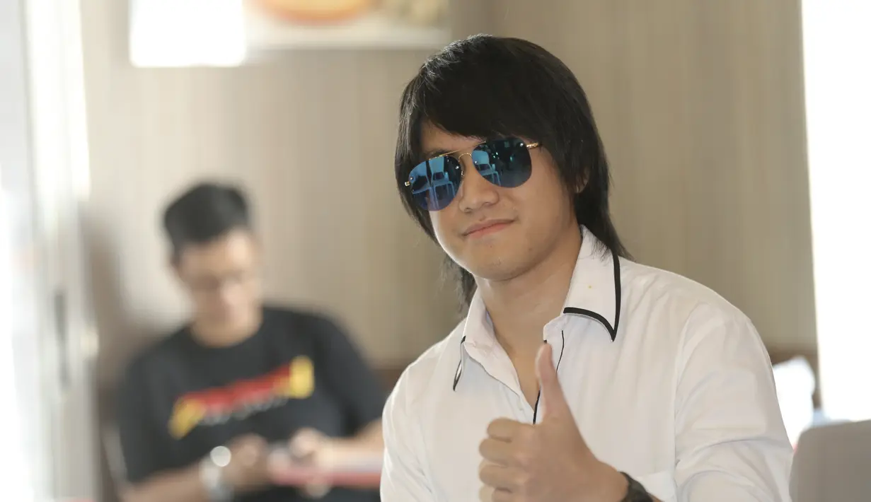 Rumah yang dalam tahap pembangunan itu, sesuai dengan konsep yang diinginkan oleh Kevin Aprillio. Meski ia mengaku tidak mewah, tapi baginya yang terpenting ada ruang untuk piano, internet dan studio. (Galih W. Satria/Bintang.com)