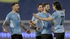 Uruguay meraih hasil positif pada laga Copa America 2021 dengan menekuk Paraguay. La Celeste menang tipis 1-0 atas Los Guaranies. (AP/Silvia Izquierdo)