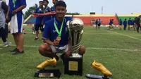Top Scorer dan pemain terbaik Liga Pelajar U-16 2017, Ilham Mahfudzillah. (Bola.com/Ronald Seger)