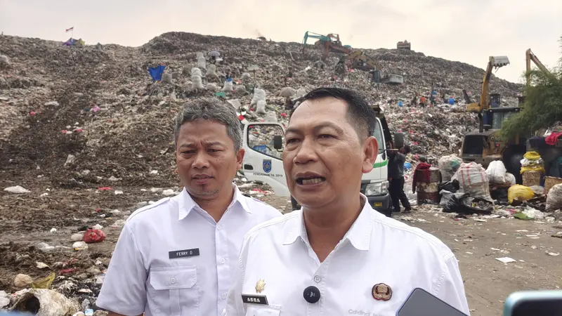 Kadis DLHK Kota Depok, Abdul Rahman saat ditemui di TPA Cipayung, Depok (Liputan6.com/Dicky Agung Prihanto)