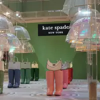 Melihat pop-up store Kate Spade New York yang menyenangkan khas musim semi (Kate Spade)