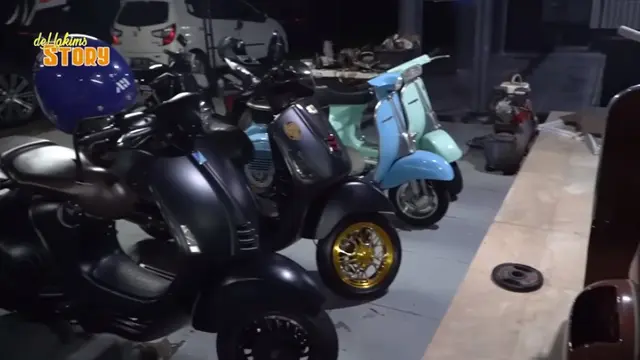 Beberapa koleksi Vespa Atta Halilintar. (Foto: YouTube/deHakims Story)