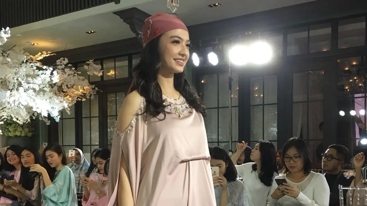 [Bintang] Fashionable Ramadan 2018, Raline Shah Berkolaborasi dengan Brand Lokal dan E-Commerce Ini