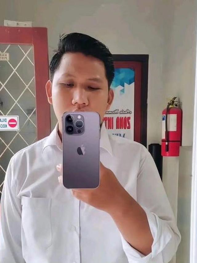 6 Potret Orang Ingin Pamer HP iPhone Ini Nyeleneh, Gagal Sombong