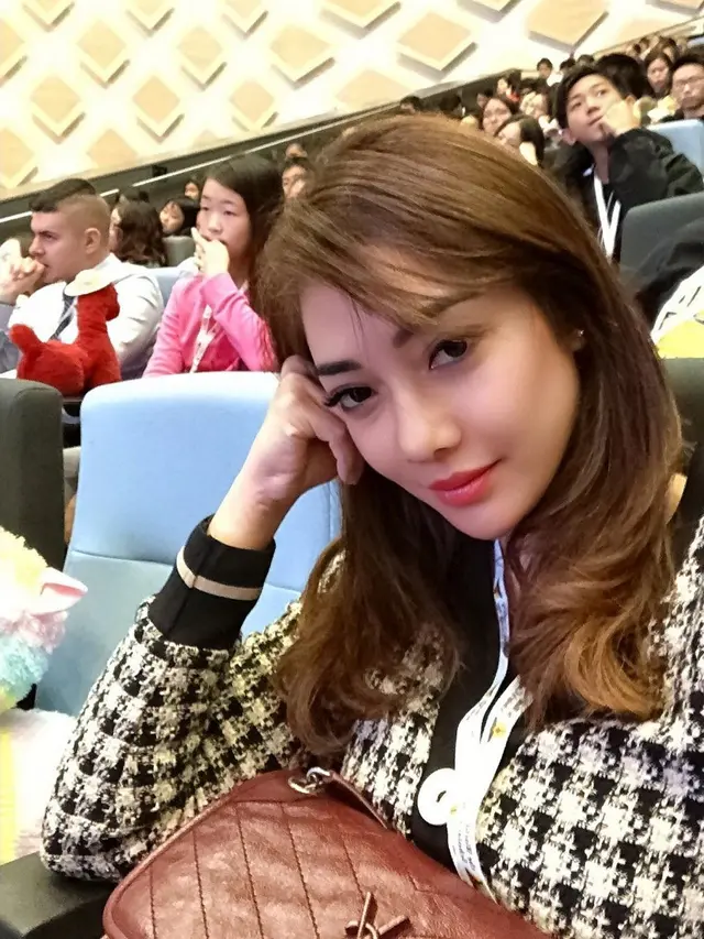 7 Potret Dea Tunggaesti, Kakak Reisa Broto Asmoro yang Tak Kalah Memesona