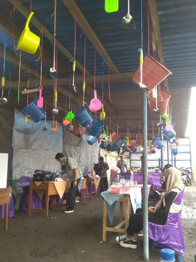 6 Foto-Foto TPS Super Unik, Berkonsep Pernikahan hingga Valentine