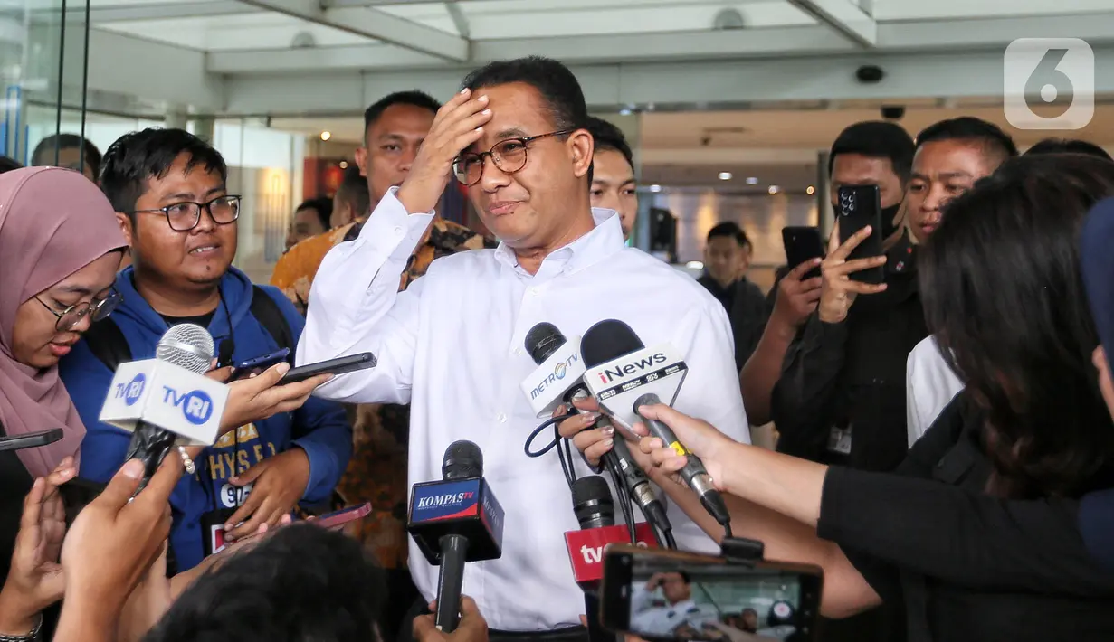 Calon Presiden nomor urut 1 Anies Baswedan memberikan keterangan usai mengikuti pertemuan tertutup bersama partai politik koalisi perubahan di Jakarta, Jumat (23/2/2024). (Liputan6.com/Angga Yuniar)