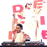 Dipha Barus menutup panggung XYZ Day 2018 (25/4) dengan meriah. Sudah sejak pagi, banyak penggemar yang menantikan penampilannya. (Bambang E. Ros/Bintang.com)