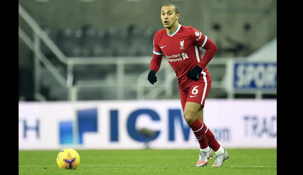 Selanjutnya ada Alcantara bersaudara. Sang kakak, Thiago Alcantara yang merupakan warga negara Spanyol sekarang bermain bersama Liverpool sedang tertatih-tatih dalam perburuan gelar Liga Inggris. (Foto: AFP/Pool/Peter Powell)