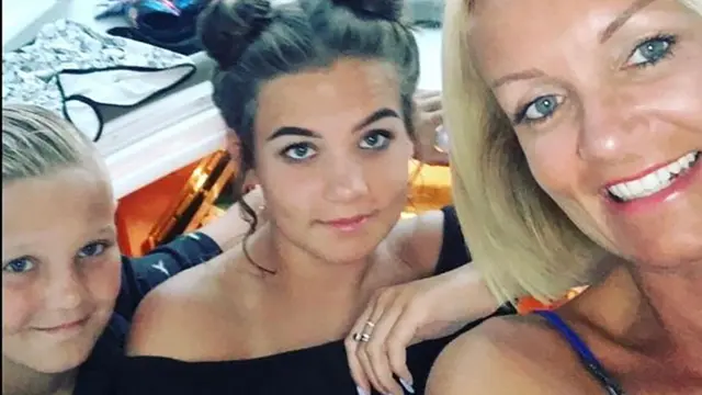 Liz McCollin dan anak-anaknya. (sumber: Hull Live)