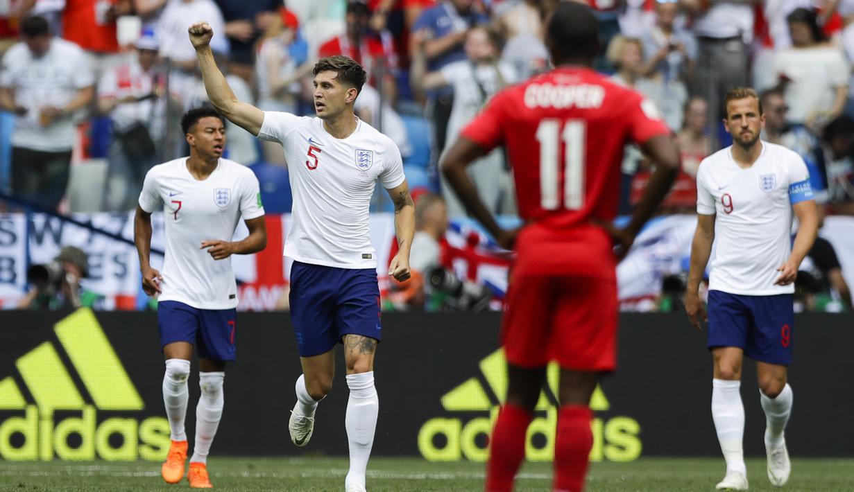 Bek Inggris, John Stones, merayakan gol yang dicetaknya ke gawang Panama pada laga grup G Piala Dunia di Stadion Nizhny Novgorod, Nizhny Novgorod, Minggu (24/6/2018). Babak pertama Inggris unggul 5-0 atas Panama. (AP/Alastair Grant)