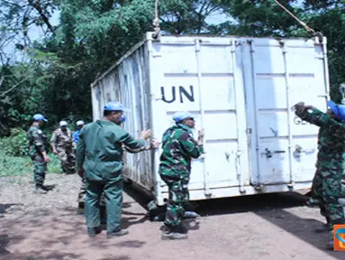 Citizen6, Kongo: Membantu memindahkan Kontainer milik Batalyon Maroko berjumlah 30, dari Dungu Town ke Dungu Airport yang berjarak 11 Kilometer. (Pengirim: Badarudin Bakri)