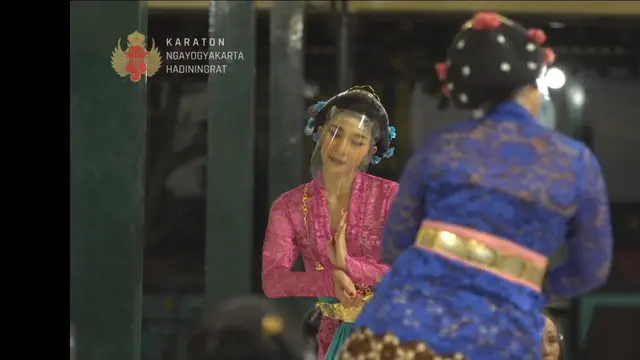 Potret Penari Keraton Yogyakarta Kenakan Face Shield. (Sumber: YouTube/Kraton Jogja)
