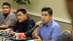 Ketua Perkumpulan Pengusaha Rental Indonesia (PPRI) Hendri (kanan) memberikan keterangan terkait polemik pelarangan Uber Taxi di Jakarta, Rabu (24/6/2015). (Liputan6.com/Helmi Afandi)