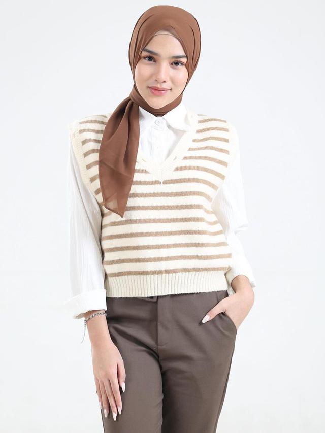 Potret Davina Karamoy Tampil Berhijab, Tetap Stylish