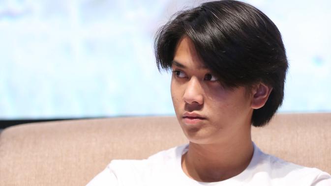 4 Tantangan Iqbaal Ramadhan Perankan Minke Di Bumi Manusia News Entertainment Fimela Com