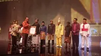 Aktivitasnya Komunitas Pegon Banyuwangi dalam melestarikan naskah-naskah kuno pesantren mendapatkan penghargaan Nugra Jasadarma Pustaloka dari Perpustakaan Nasional Republik Indonesia.