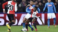 Tyrell Malacia menjadi sosok yang tak tergantikan di posisi bek kiri Feyenoord di bawah asuhan Arne Slot. Pemain jebolan akademi Feyenoord itu bisa jadi tambahan yang bagus untuk menambal rapuhnya pertahanan Manchester United. (AFP/John Thys)
