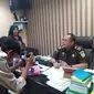 Kepala Seksi Penerangan Hukum Kejati Sulsel, Salahuddin mengatakan kasus dugaan korupsi pengadaan 1 juta bibit kopi di Kabupaten Mamasa baru menetapkan seorang tersangka (Liputan6.com/ Eka Hakim)