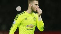 Ekspresi kekecewaan David De Gea seusai pertandingan melawan Southampton (23/1/2016). De Gea melepas penat dengan mengajak kekasihnya Edurne Garcia berlibur ke Venice, Italia. (Reuters/Carl Recine)