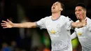 Gelandang Manchester United, Nemanja Matic merayakan gol ke gawang Crystal Palace dalam lanjutan Liga Inggris di Stadion Selhurst Park, Senin (5/3). Gol ini dibuatnya di penampilan Matic yang ke-38 sejak direkrut MU musim panas tahun lalu (AP/Tim Ireland)