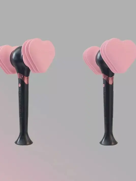Dalam postingan itu, akun YG Select mengungkapkan detail dari lightstick milik BLACKPINK. Akun itu mengatakan jika lightstick ini didesain oleh personel BLACKPINK. (Foto: instagram.com/ygselect)